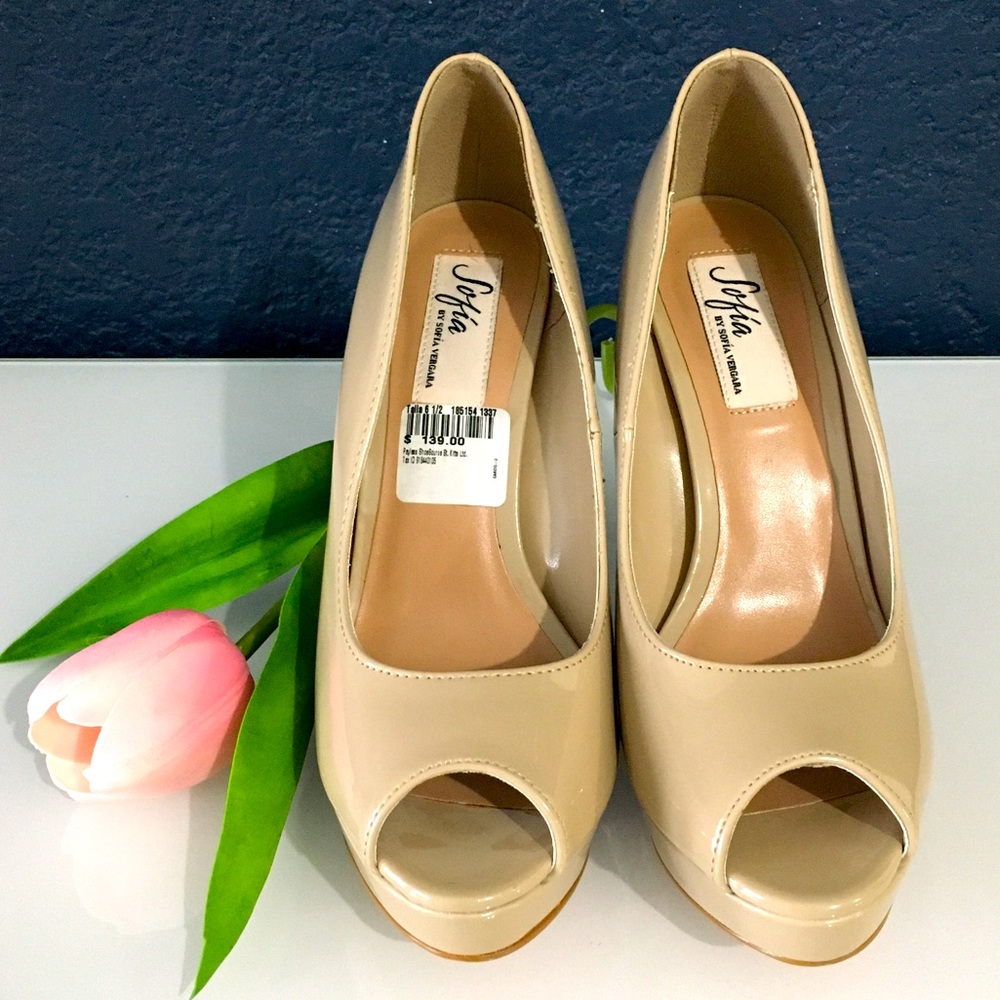By Sophia Vergara, a beautiful Nude Peep toe 4” heel. New without tickets.